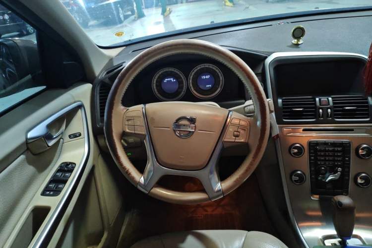 Used Volvo XC60 2011 2.0T Zhiya Edition Steering Wheel