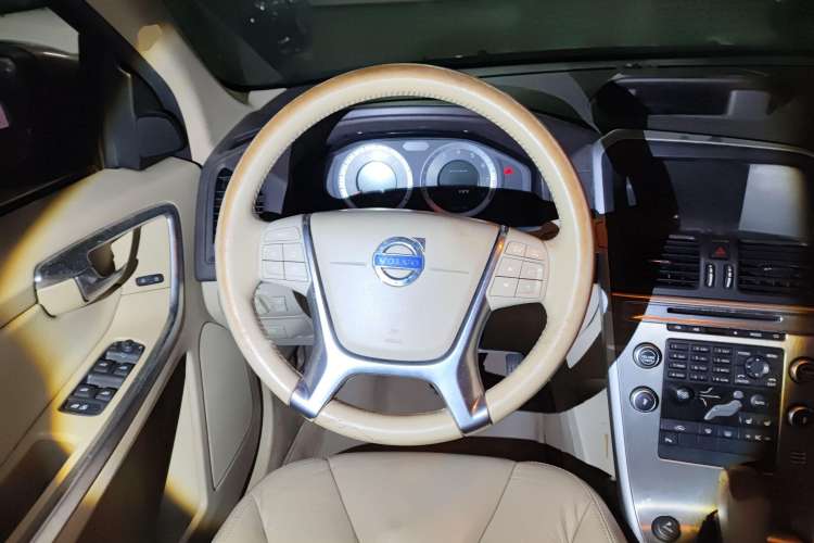 Used Volvo XC60 2011 2.0T Zhiya Edition Steering Wheel