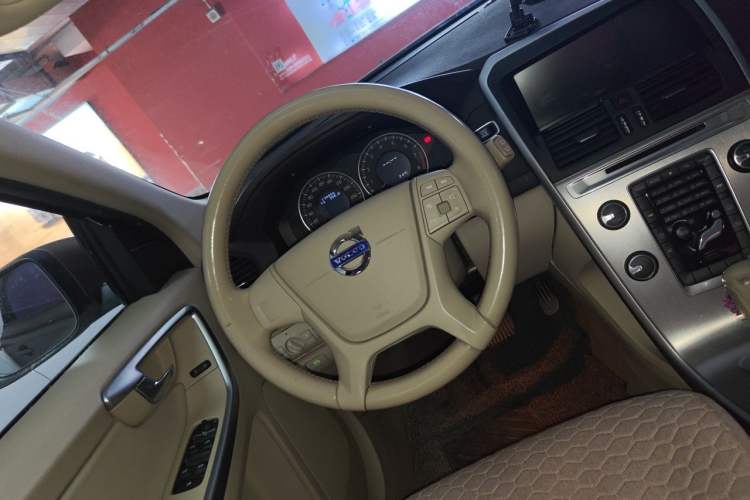 Used Volvo XC60 2011 2.0T Comfort Edition Steering Wheel