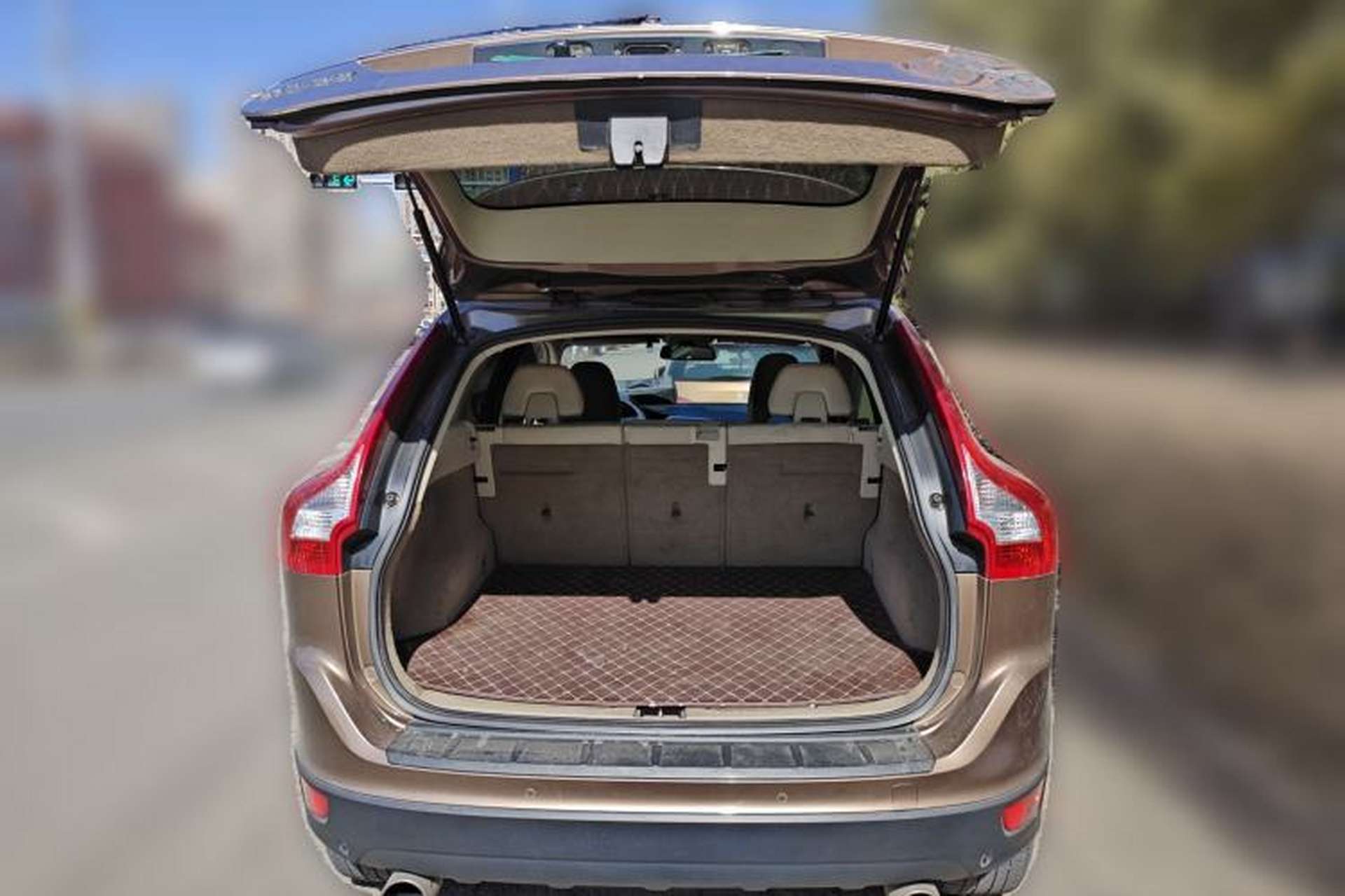Used Volvo XC60 2011 2.0T Zhiya Edition Trunk