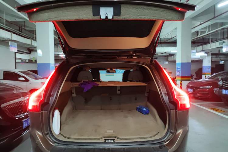 Used Volvo XC60 2011 2.0T Zhiya Edition Trunk