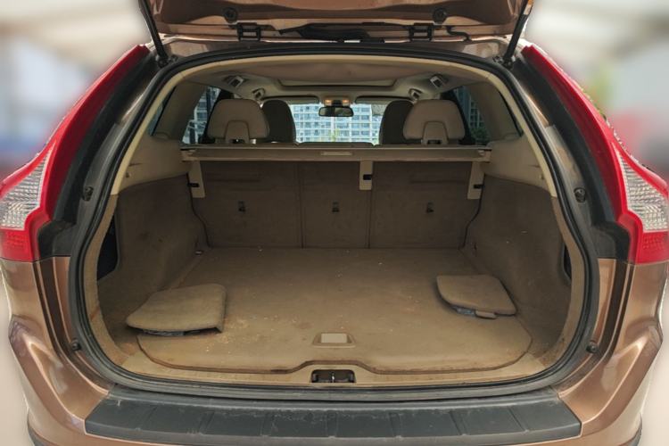 Used Volvo XC60 2011 2.0T Zhiya Edition Trunk
