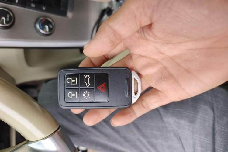 Used Volvo XC60 2011 2.0T Zhiya Edition Vehicle Key