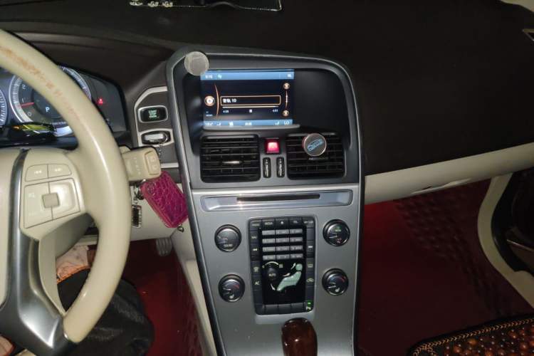 Used Volvo XC60 2011 2.0T Zhiya Edition Audio And AC Panel