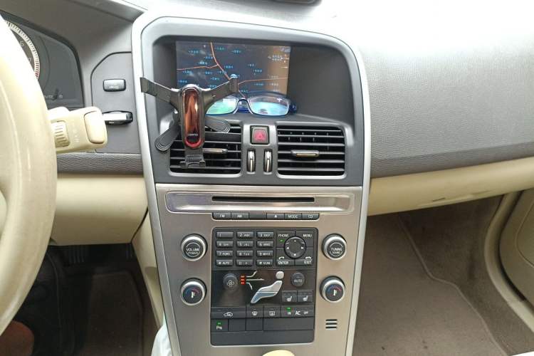 Used Volvo XC60 2011 2.0T Zhiya Edition Audio And AC Panel