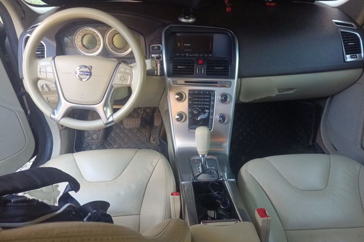 Used Volvo XC60 2011 2.0T Zhiya Edition Center Console
