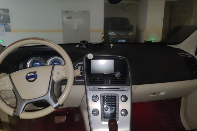 Used Volvo XC60 2011 2.0T Zhiya Edition Center Console