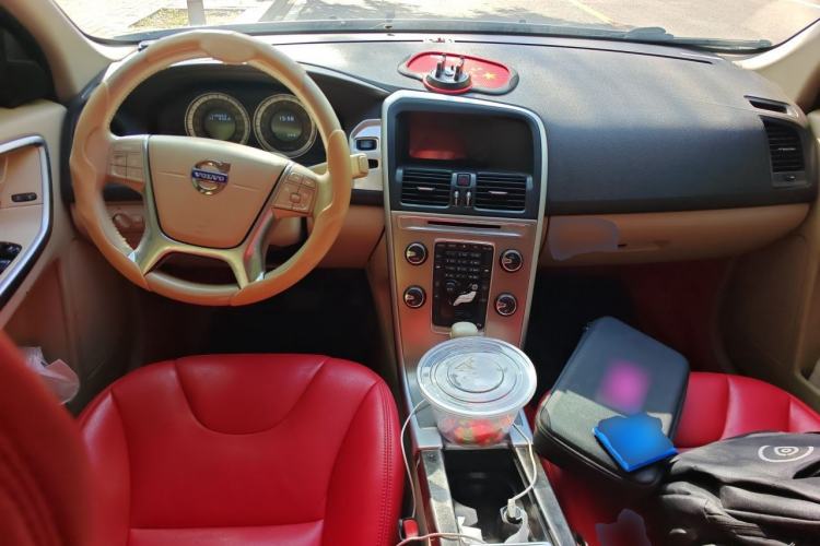 Used Volvo XC60 2011 2.0T Zhiya Edition Center Console