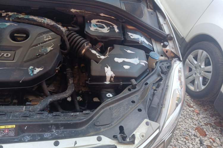 Used Volvo XC60 2011 2.0T Zhiya Edition Engine Bay Left