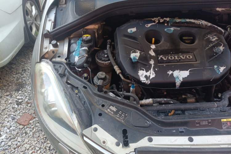 Used Volvo XC60 2011 2.0T Zhiya Edition Engine Bay Right