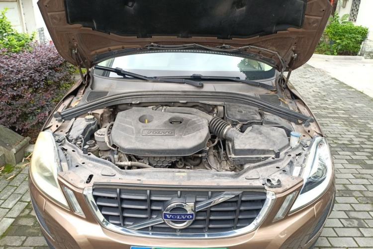 Used Volvo XC60 2011 2.0T Zhiya Edition Engine Bay