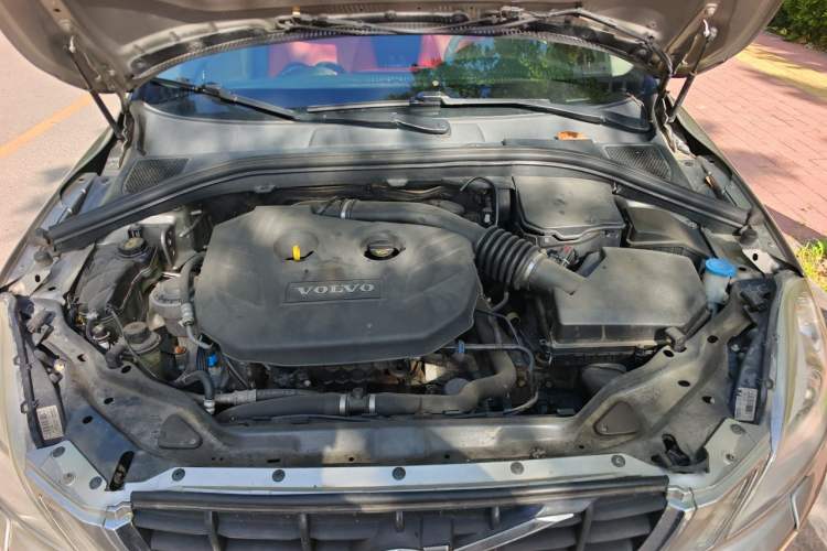 Used Volvo XC60 2011 2.0T Zhiya Edition Engine Bay