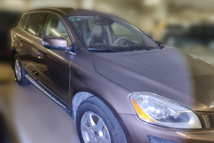 Used Volvo XC60 2011 2.0T Zhiya Edition Front Right 45 Deg