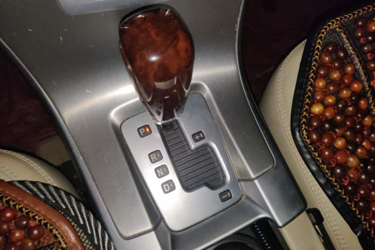 Used Volvo XC60 2011 2.0T Zhiya Edition Gear Lever