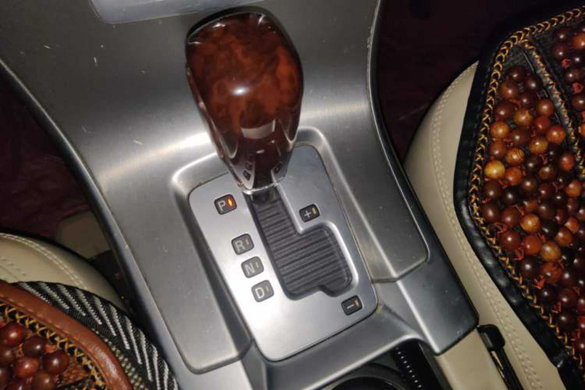Used Volvo XC60 2011 2.0T Zhiya Edition Gear Lever