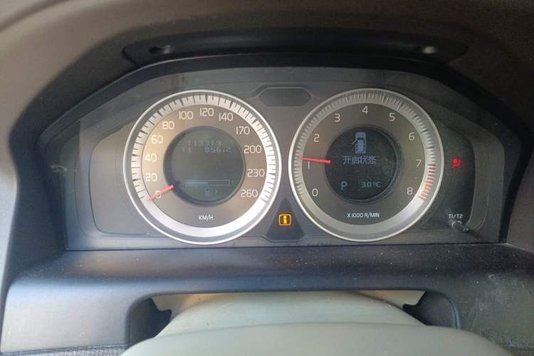 Used Volvo XC60 2011 2.0T Zhiya Edition Instrument Cluster