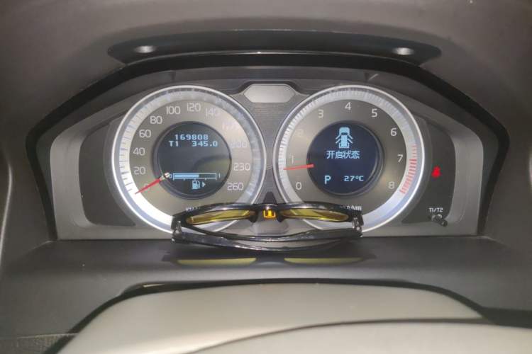 Used Volvo XC60 2011 2.0T Zhiya Edition Instrument Cluster