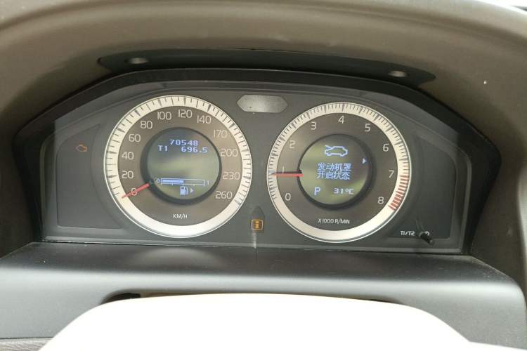 Used Volvo XC60 2011 2.0T Zhiya Edition Instrument Cluster