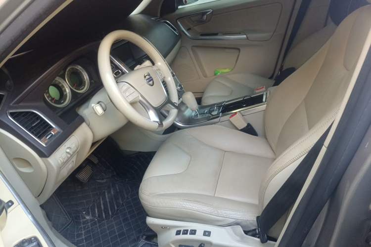 Used Volvo XC60 2011 2.0T Zhiya Edition Left Front Seat