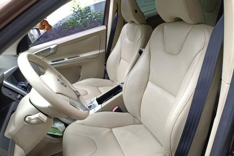 Used Volvo XC60 2011 2.0T Zhiya Edition Left Front Seat