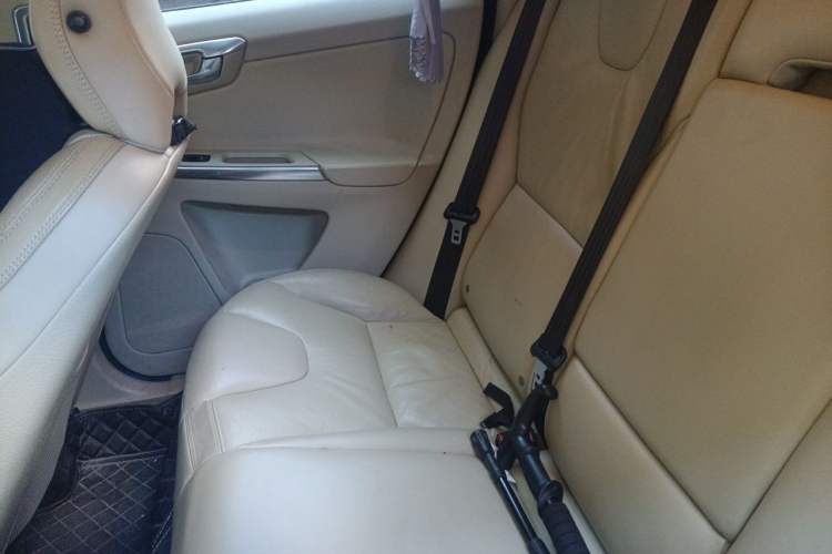 Used Volvo XC60 2011 2.0T Zhiya Edition Left Rear Seat