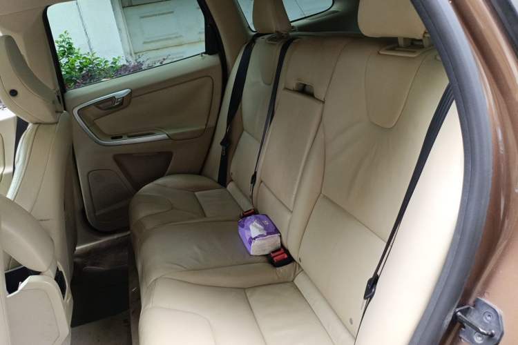 Used Volvo XC60 2011 2.0T Zhiya Edition Left Rear Seat