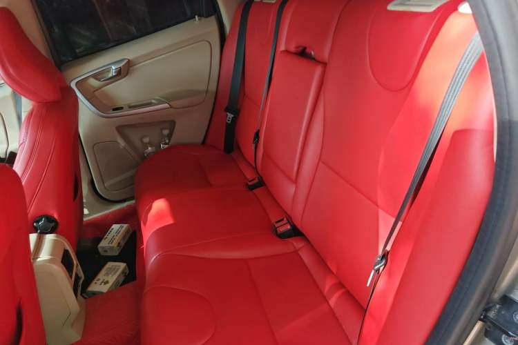 Used Volvo XC60 2011 2.0T Zhiya Edition Left Rear Seat