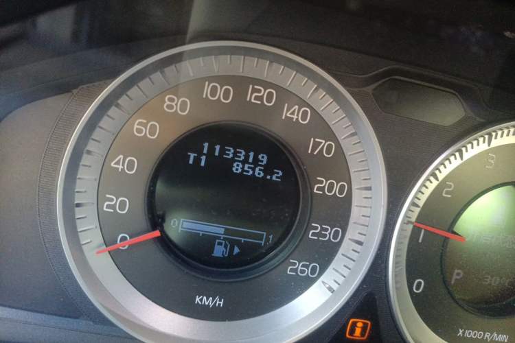 Used Volvo XC60 2011 2.0T Zhiya Edition Odometer Close Up