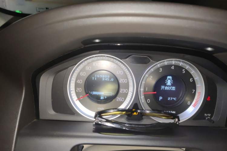 Used Volvo XC60 2011 2.0T Zhiya Edition Odometer Close Up