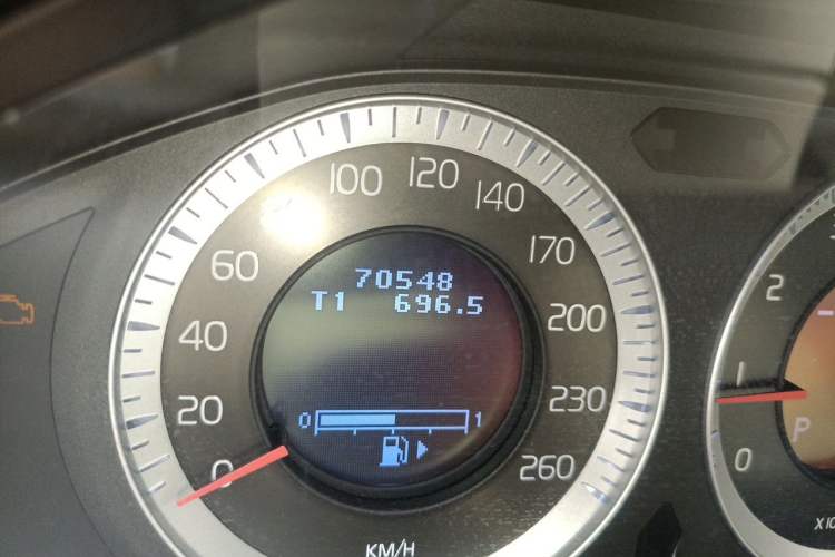 Used Volvo XC60 2011 2.0T Zhiya Edition Odometer Close Up