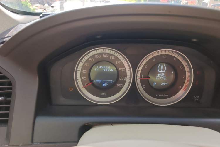 Used Volvo XC60 2011 2.0T Zhiya Edition Odometer Close Up