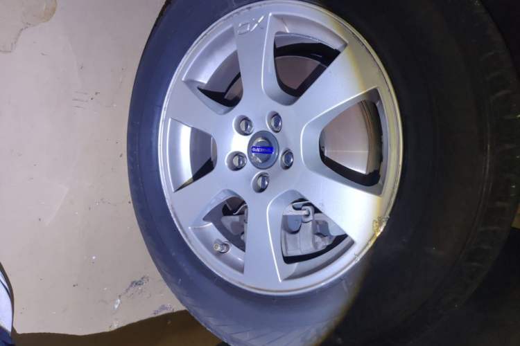 Used Volvo XC60 2011 2.0T Zhiya Edition Right Front Wheel Hub