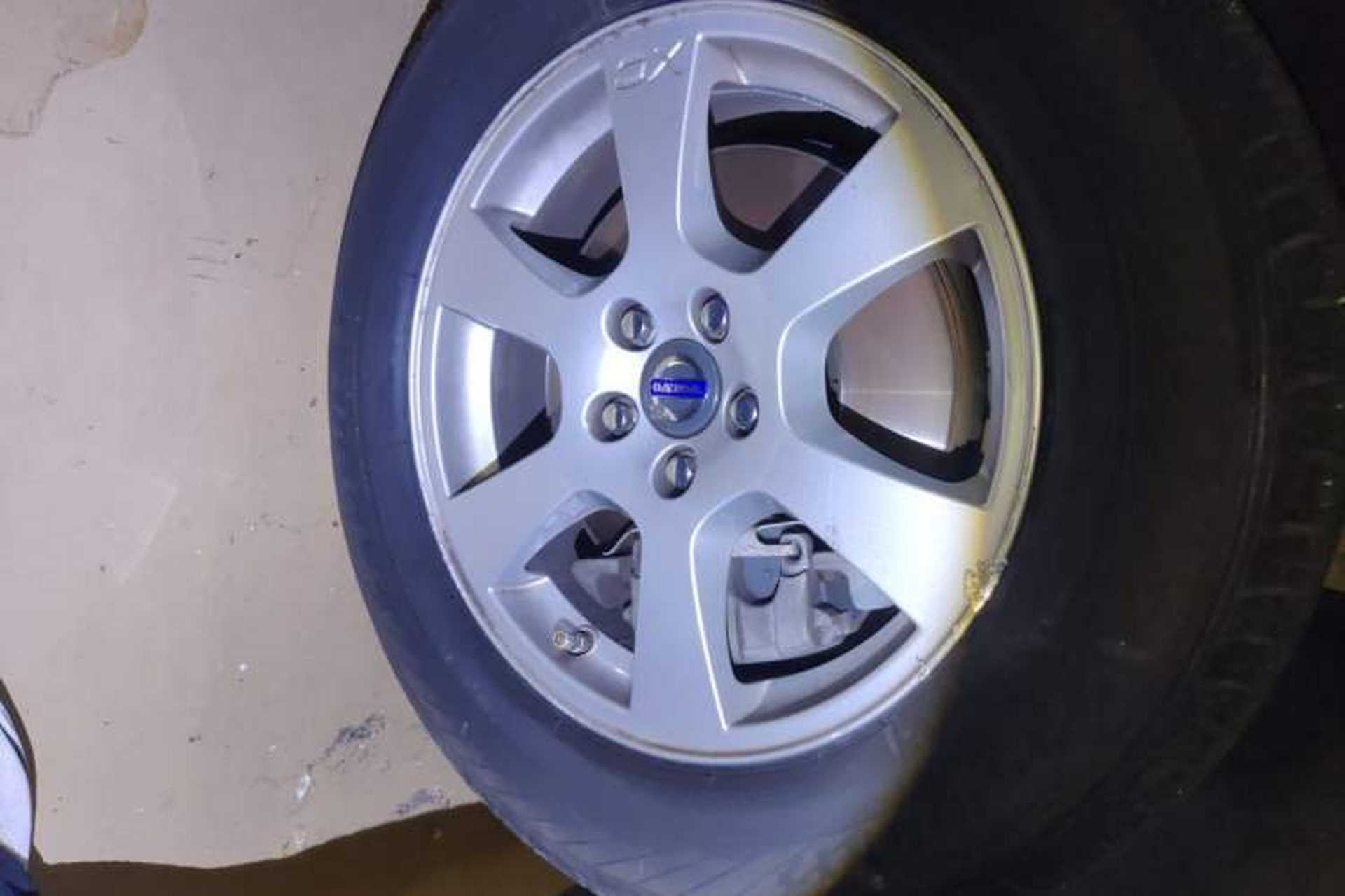Used Volvo XC60 2011 2.0T Zhiya Edition Right Front Wheel Hub