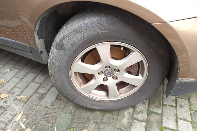 Used Volvo XC60 2011 2.0T Zhiya Edition Right Front Wheel Hub