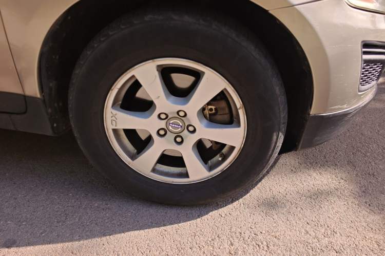 Used Volvo XC60 2011 2.0T Zhiya Edition Right Front Wheel Hub