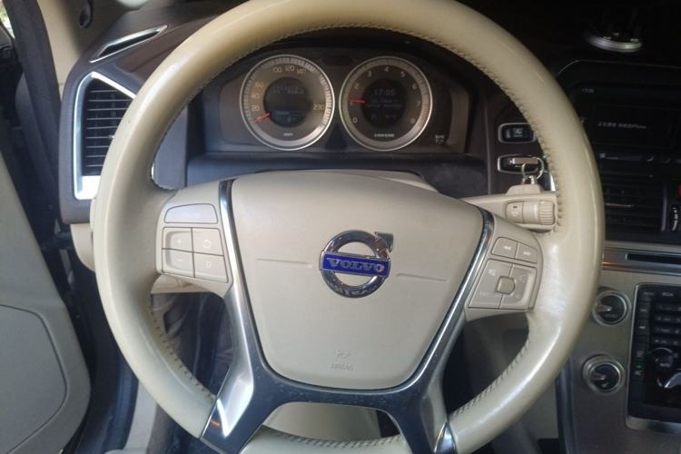 Used Volvo XC60 2011 2.0T Zhiya Edition Steering Wheel