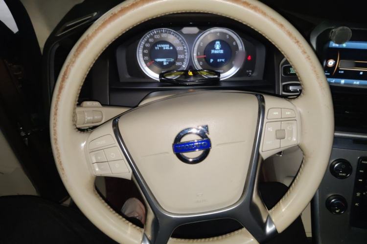 Used Volvo XC60 2011 2.0T Zhiya Edition Steering Wheel