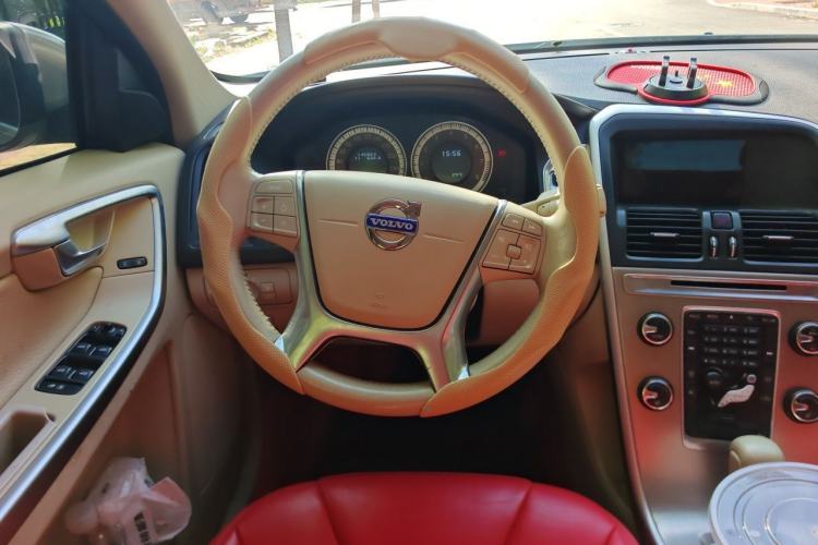 Used Volvo XC60 2011 2.0T Zhiya Edition Steering Wheel