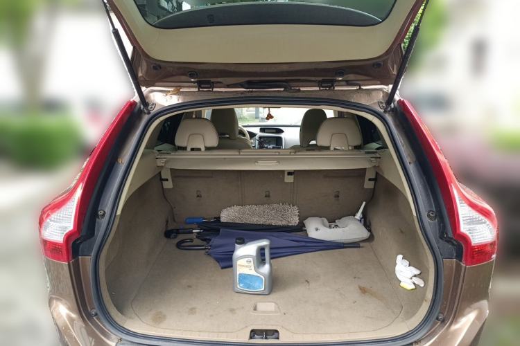 Used Volvo XC60 2011 2.0T Zhiya Edition Trunk