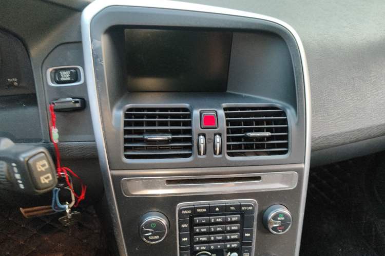 Used Volvo XC60 2011 2.0T Zhiya Edition Audio And AC Panel
