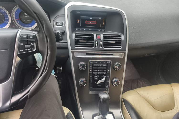 Used Volvo XC60 2011 T6 AWD Zhiya Edition Audio And AC Panel