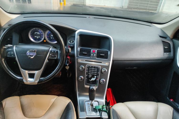 Used Volvo XC60 2011 2.0T Zhiya Edition Center Console