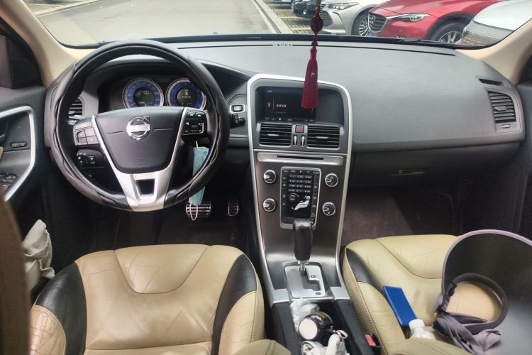 Used Volvo XC60 2011 T6 AWD Zhiya Edition Center Console