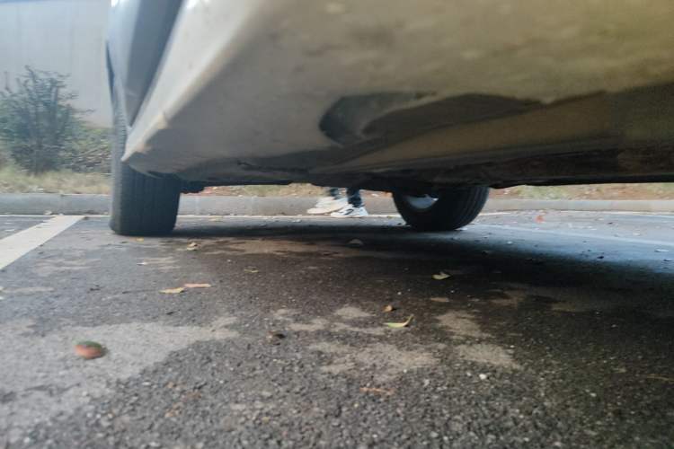 Used Volvo XC60 2011 2.0T Zhiya Edition Chassis Front Right
