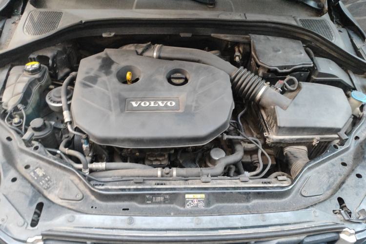 Used Volvo XC60 2011 2.0T Zhiya Edition Engine Bay