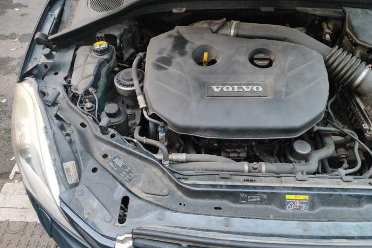 Used Volvo XC60 2011 2.0T Zhiya Edition Engine Bay Right