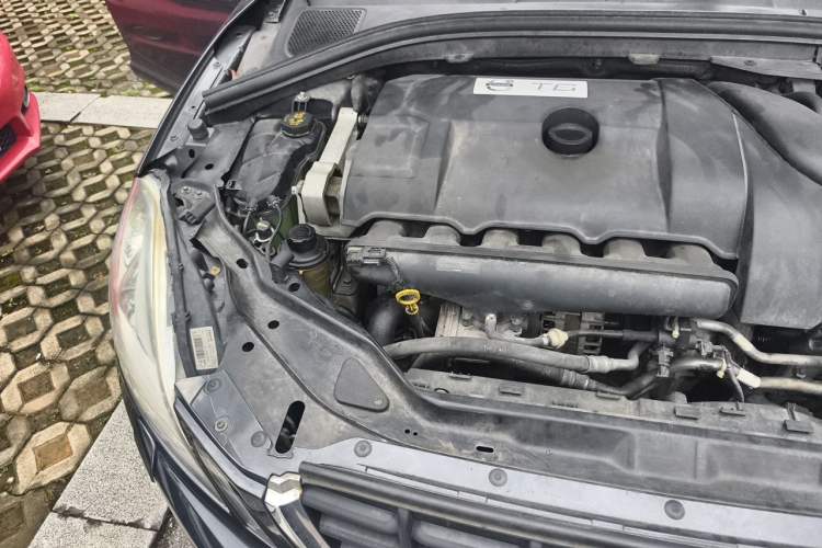 Used Volvo XC60 2011 T6 AWD Zhiya Edition Engine Bay Right