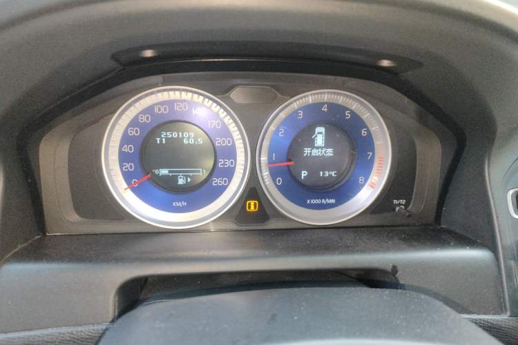 Used Volvo XC60 2011 2.0T Zhiya Edition Instrument Cluster