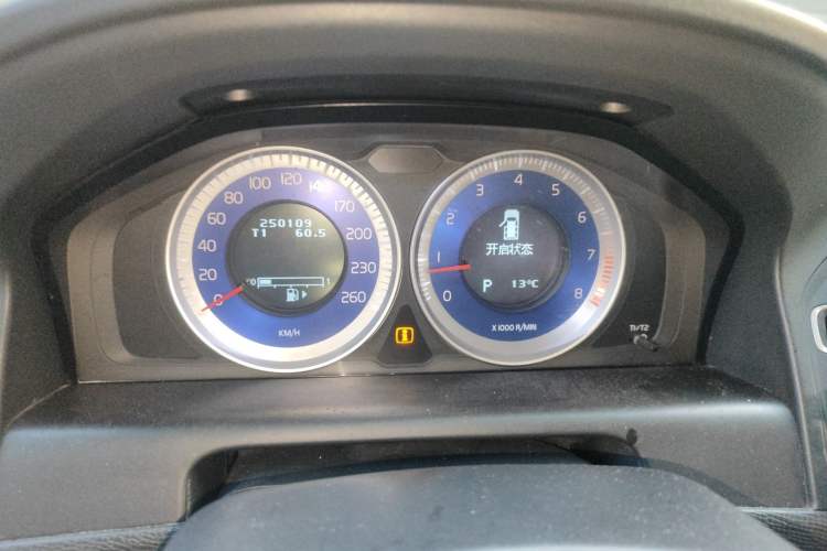 Used Volvo XC60 2011 2.0T Zhiya Edition Odometer Close Up