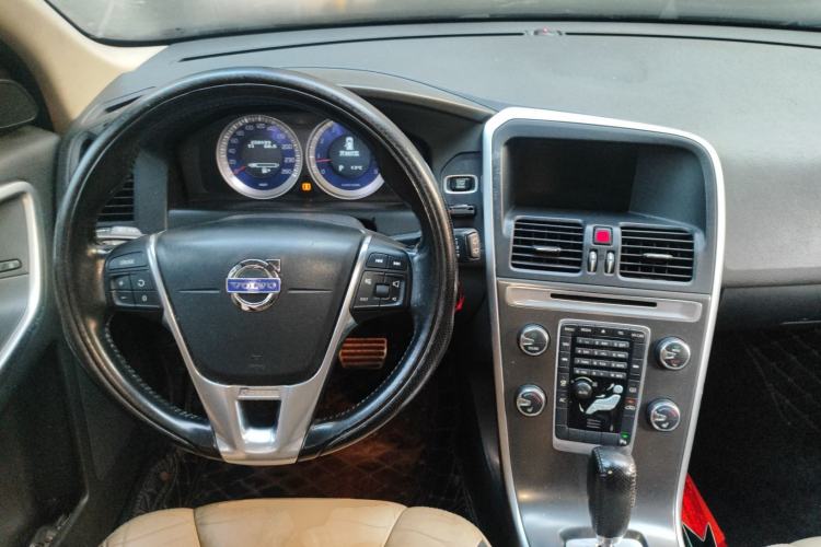 Used Volvo XC60 2011 2.0T Zhiya Edition Steering Wheel